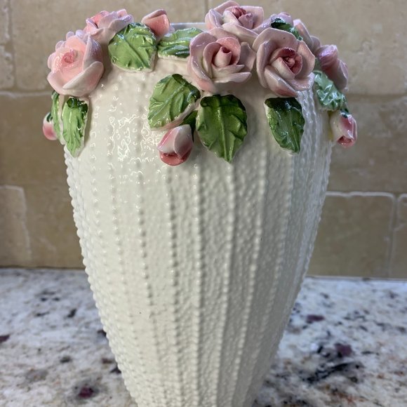 Vase Jolie Fleurs Bone China with Pink Roses around the top - Picture 1 of 6